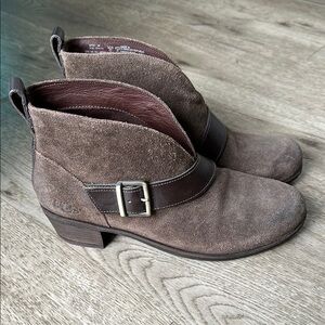 UGG Women's Brown Suede Ankle Boots